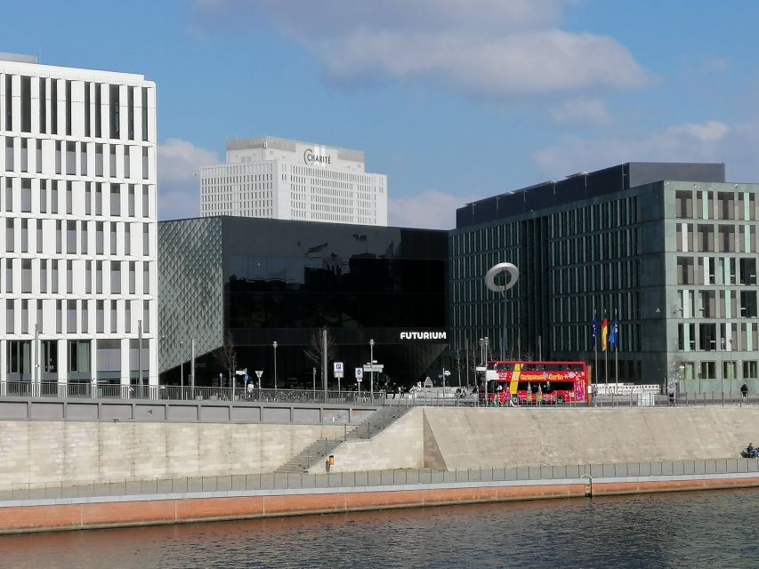 Berlin City walk Government District and Places of Democracy - Federal buildings around the Reichstag