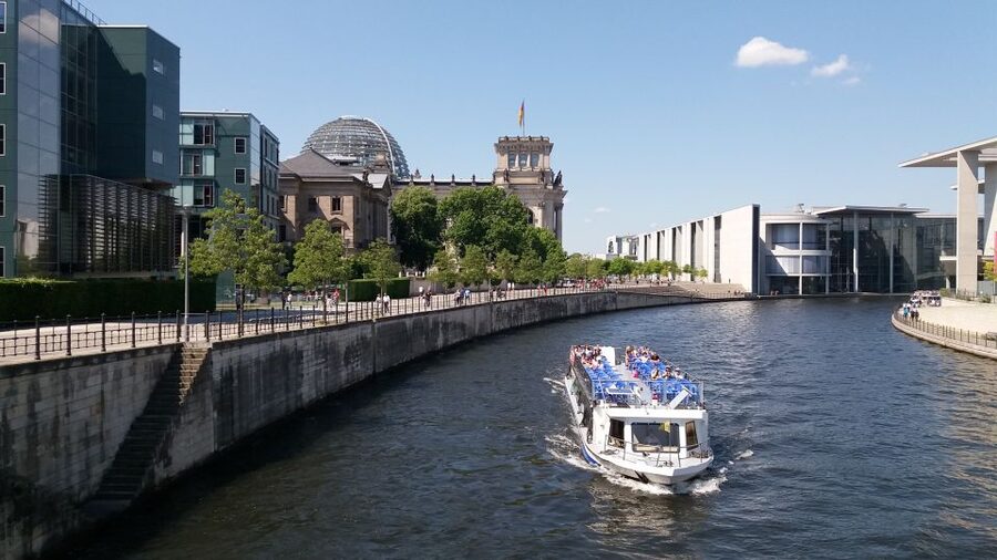 Berlin City walk Government District and Places of Democracy - Price, group size, and practical value