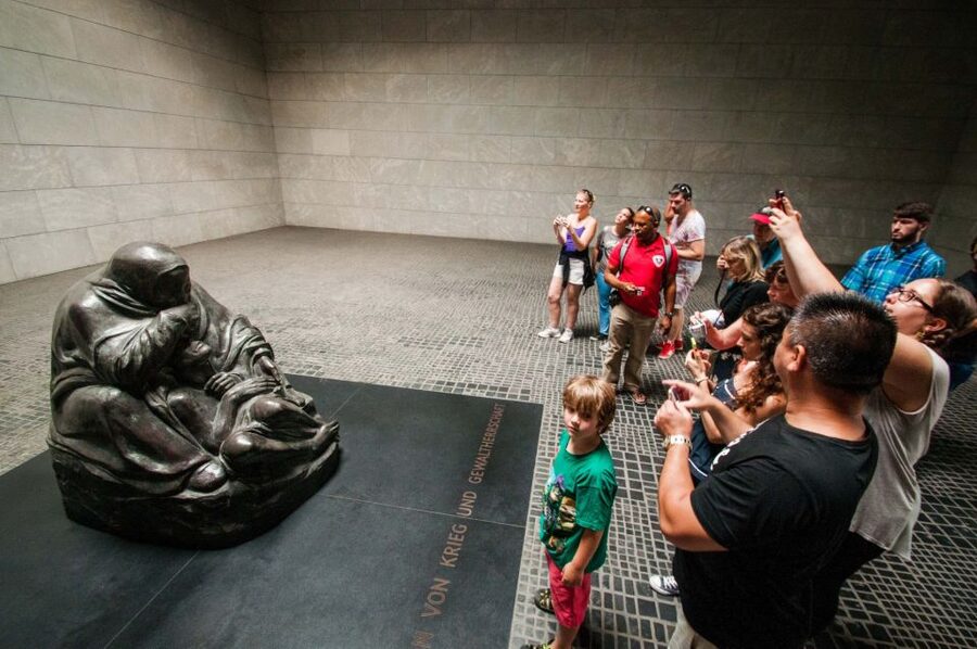 Berlin: Discover Berlin Walking Tour - Two hours or four hours?