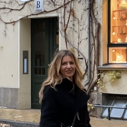 Berlin: Hidden Backyards Guided Walking Tour - Haus Schwarzenberg and Berlin’s rough-edged creativity