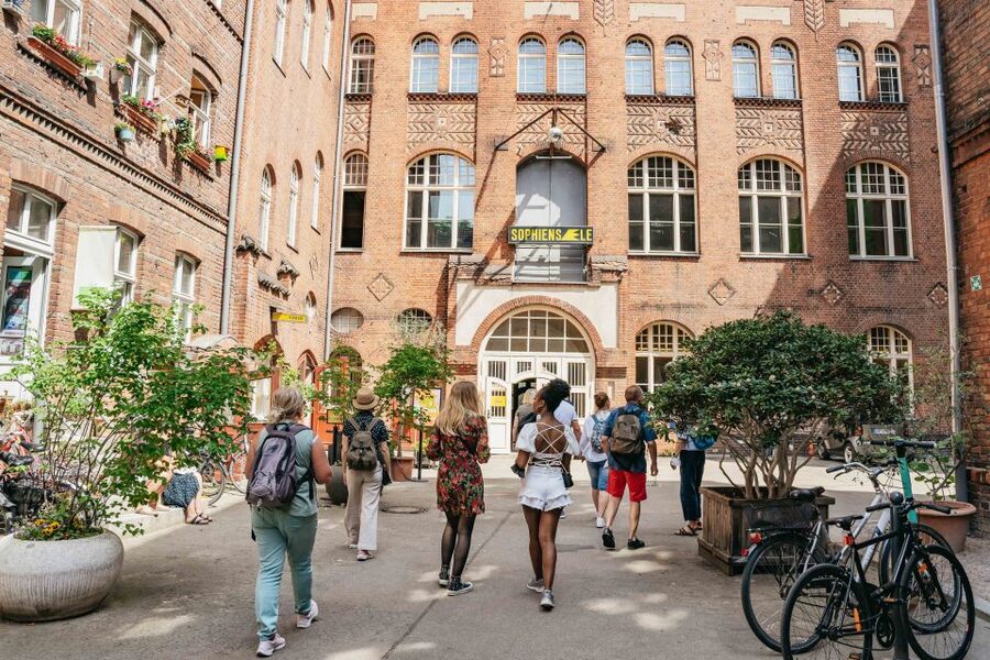 Berlin: Hidden Backyards Guided Walking Tour - Hackesche Höfe, Berlin’s famous courtyard complex