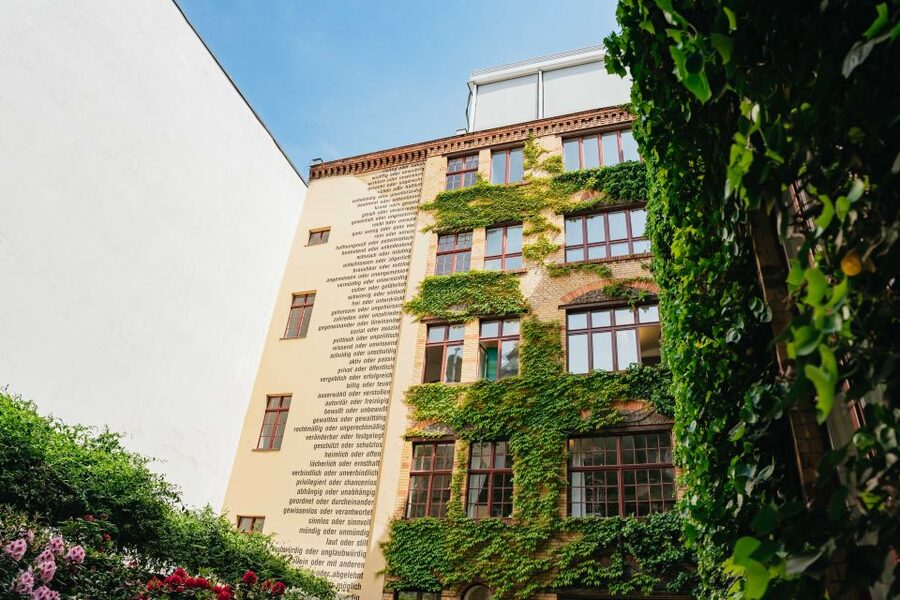 Berlin: Hidden Backyards Guided Walking Tour - Sophienkirche and the area around Auguststraße