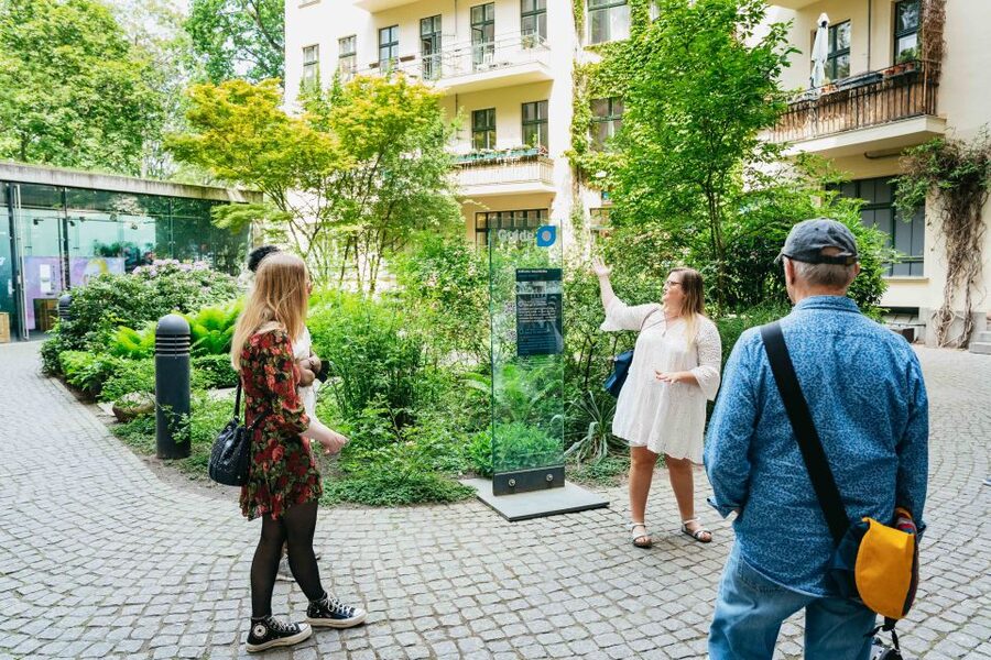 Berlin: Hidden Backyards Guided Walking Tour - Heckmann-Höfe, a leafy pause in the city