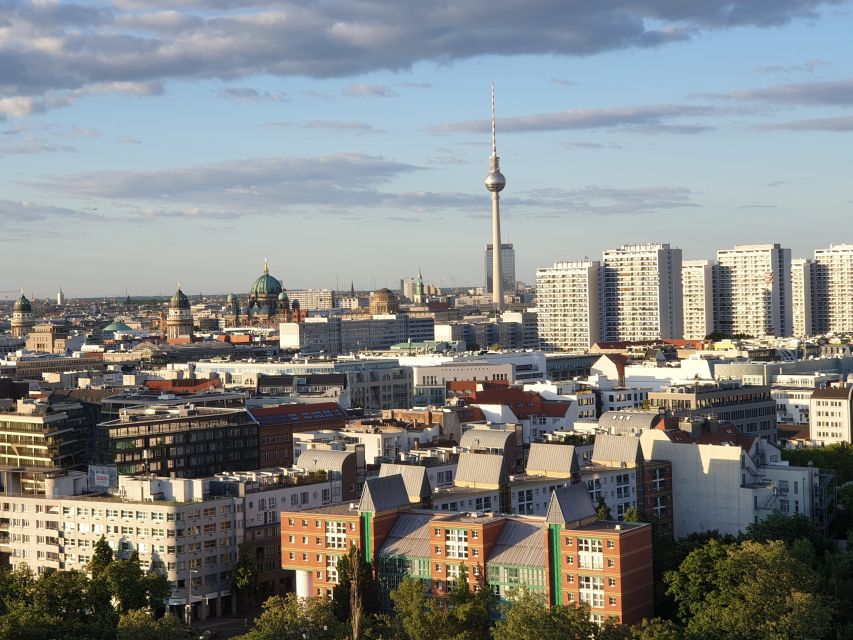 Berlin Historical Highlights Walking Tour - Reichstag and Brandenburg Gate provide the grand views