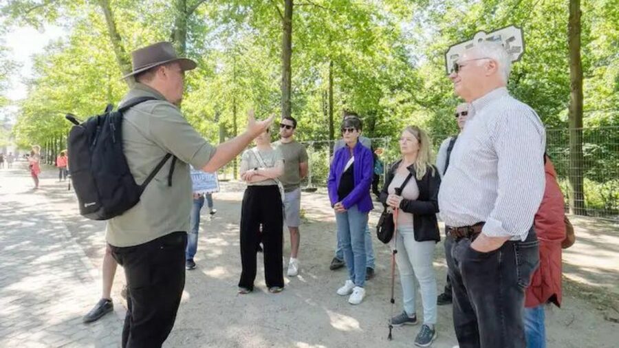 Berlin: Hitler's Berlin The Rise & Fall Guided Walking Tour - Hitler’s bunker site and the final days