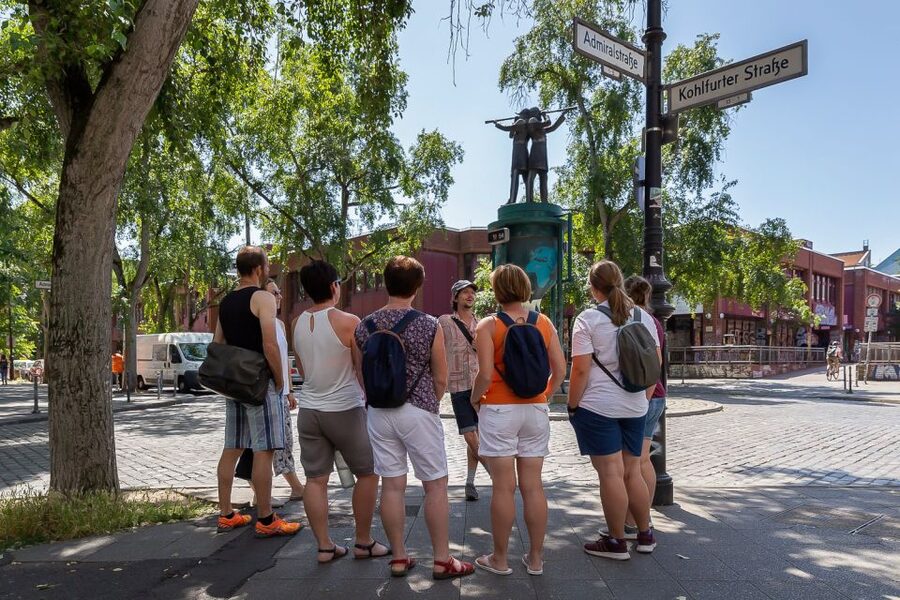 Berlin: Kreuzberg Guided Walking Evening Tour - The Pamukkale fountain ruins and the final streets