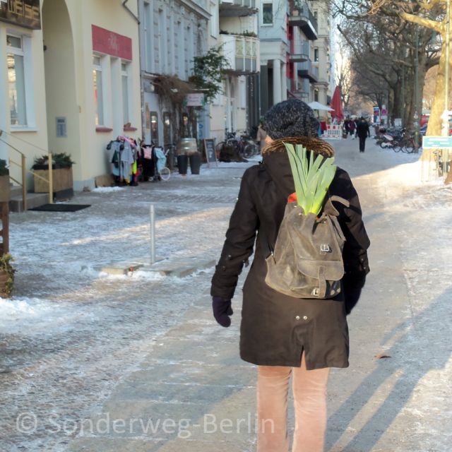 Berlin: Prenzlauer Berg District Guided Walking Tour - The Jewish Cemetery and Prenzlauer Berg’s layered past