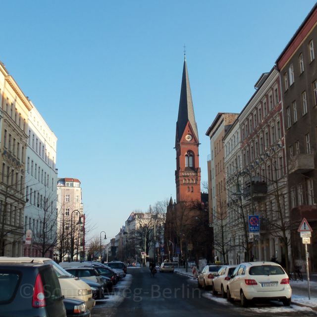Berlin: Prenzlauer Berg District Guided Walking Tour - The guide makes the difference