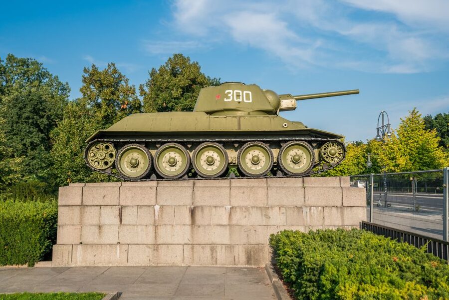 Berlin: Third Reich & Cold War Guided Walking Tour - Walking along the Berlin Wall
