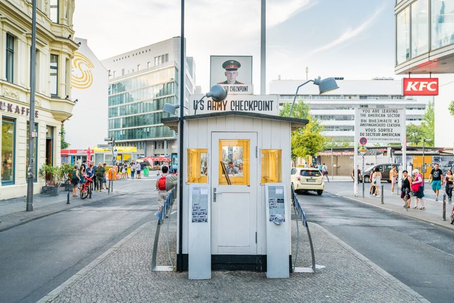 Berlin: Third Reich & Cold War Guided Walking Tour - Detlev-Rohwedder-Haus and changing political power