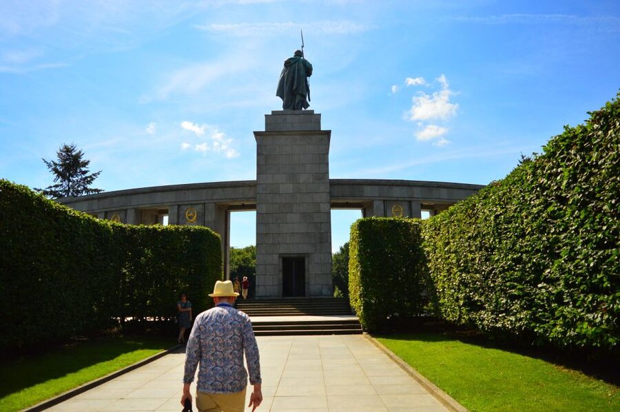 Berlin: Third Reich, Hitler, and WWII Walking Tour - Hitler’s bunker site and the final days of the regime