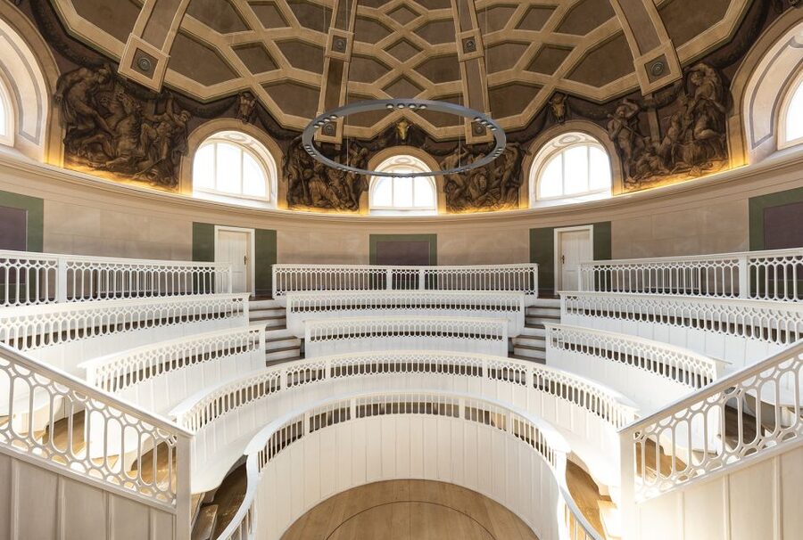 Berlin: walking tour about Charité - Along Luisenstraße and across the university campus