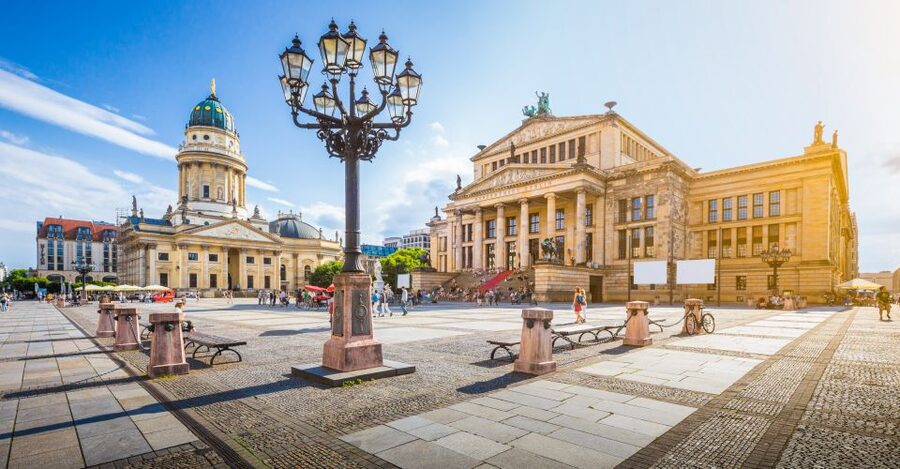 Berlin: Walking Tour of the Top 10 Sightseeing Attractions - Starting at the Paul-Löbe-Haus and the government district