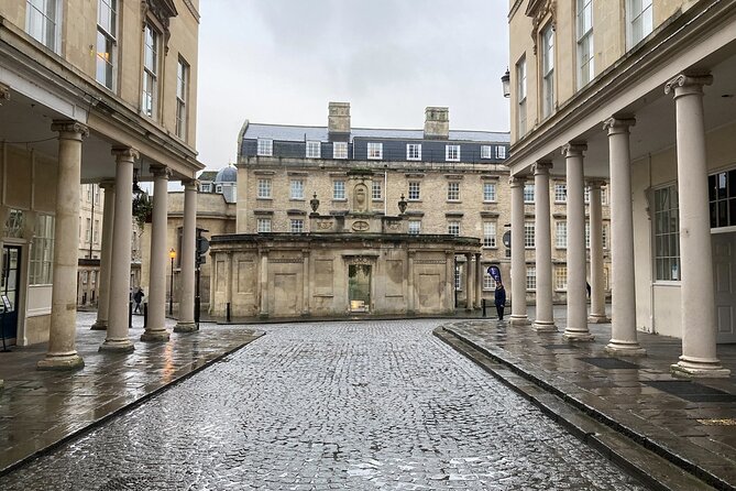 Best of Bath Walking Tours - Georgian Tour - Meeting Bob at Bath Abbey