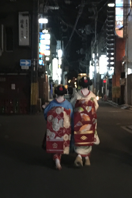 Best of Kyoto: Gion, Geisha, Pagodas & Cobblestones - Why Gion works best after dark