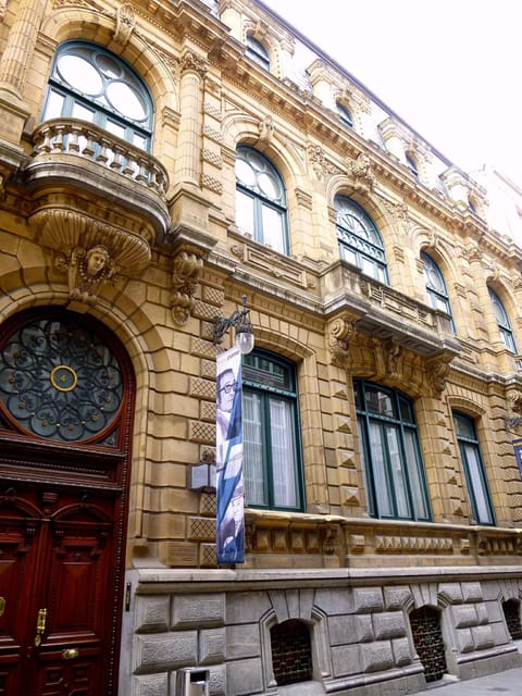 Bilbao old town walking tour - How the guides shape the experience