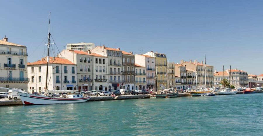 Boat walk in Sete on the singular island 1 hour - Boarding the Narwhal SP 900