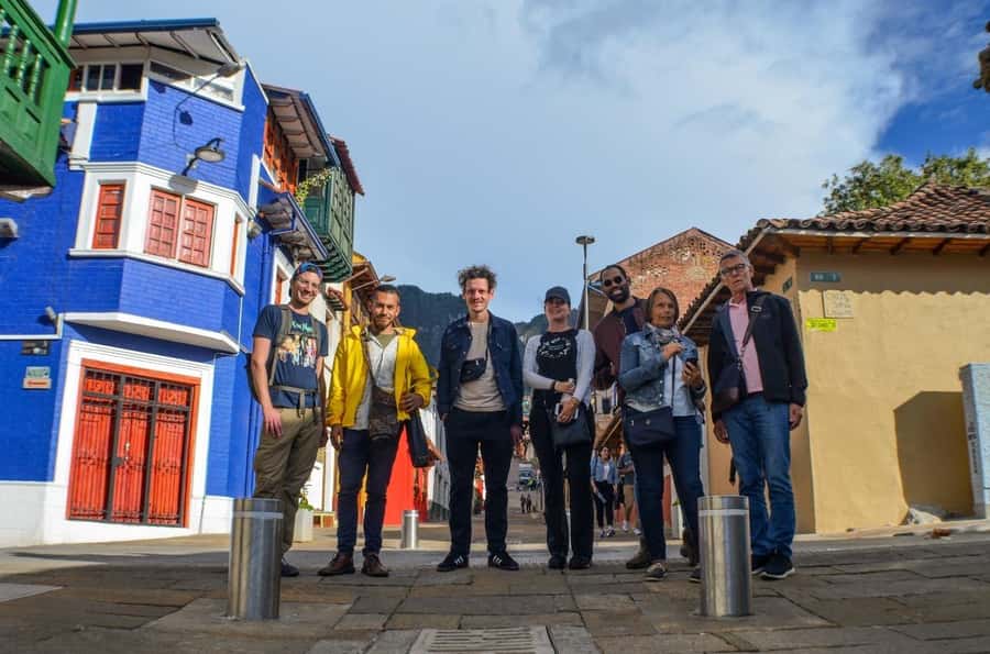 Bogotá: Guided La Candelaria Walking Tour - Starting with local fruit at La Concordia