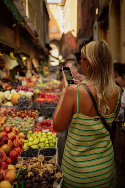 Bologna: Dinner, Wine & Tastings Walking Tour - Starting at the Fountain of Neptune