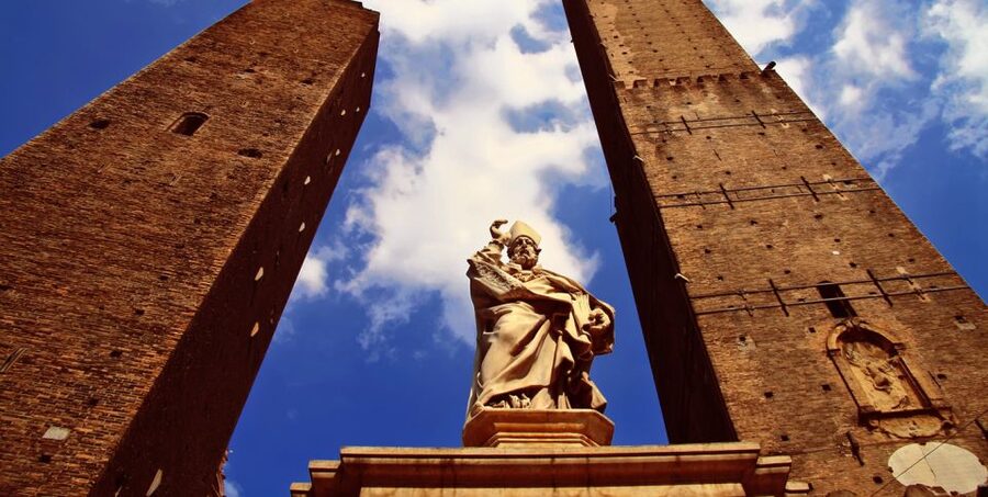 Bologna: Guided Walking Tour - Starting at Piazza Maggiore