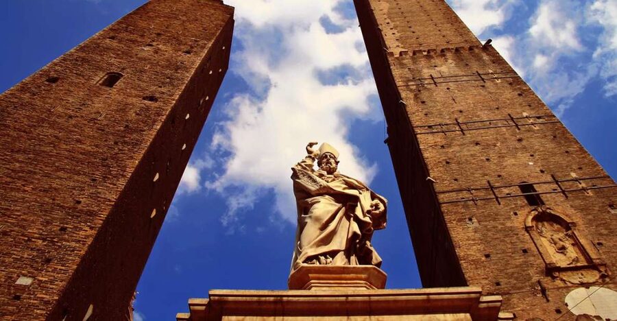 Bologna: Guided Walking Tour - San Petronio and Bologna’s giant sundial