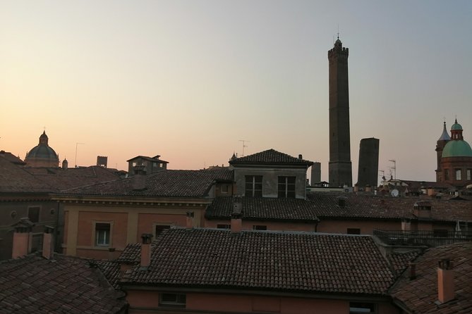 Bologna historical art walking tour with hidden gems and tastings - The Archiginnasio and Bologna’s university tradition