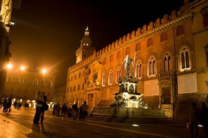 Bologna historical art walking tour with hidden gems and tastings - Towers, wooden pillars, and the old water system