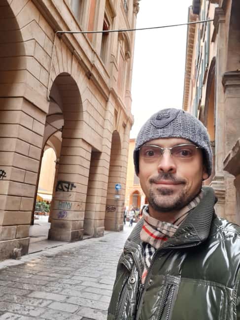 Bologna: Private Walking Tour with a Local - Bologna by foot, at your pace