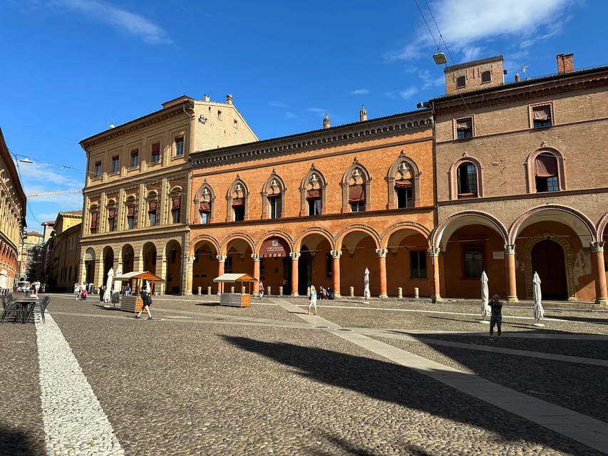 Bologna: Walking Food Tour and Highlights with a Local Guide - The guides make the biggest difference