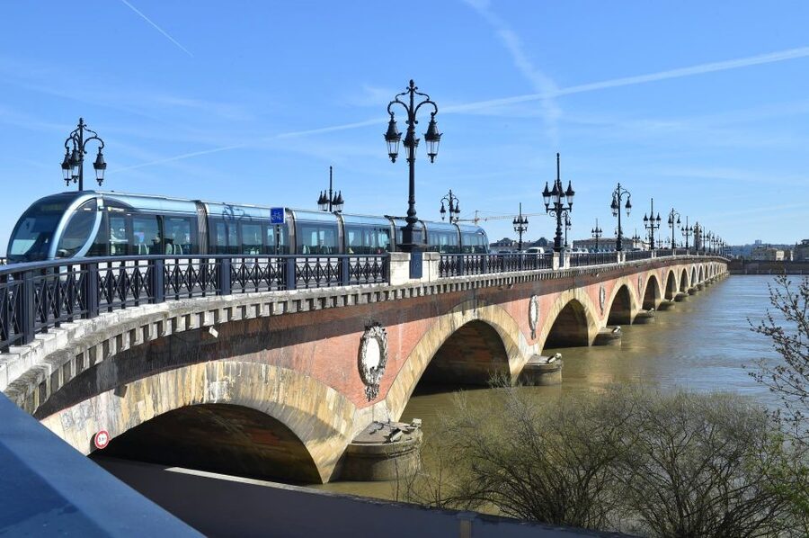 Bordeaux: Guided Walking Tour - Wine, food, and advice beyond the route
