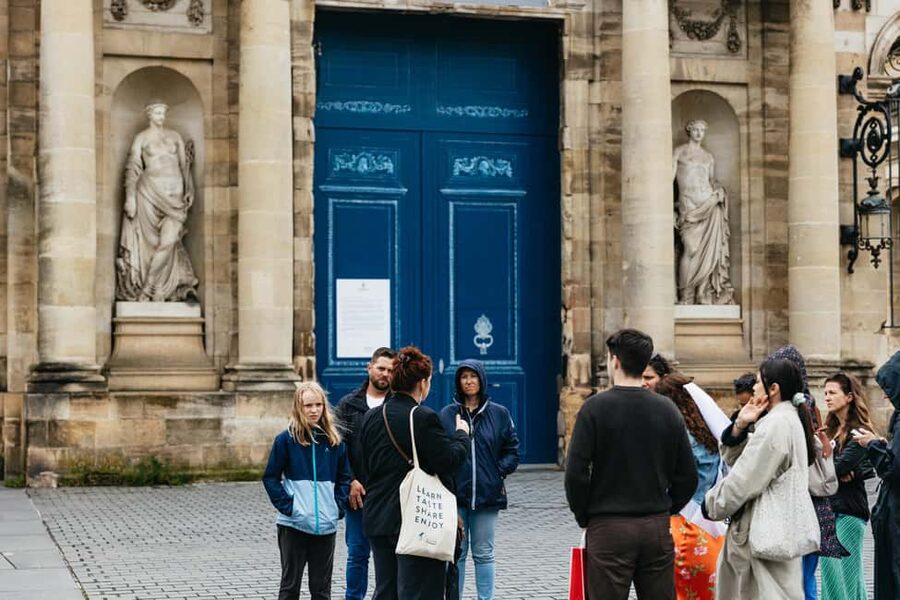 Bordeaux: Mystery and Myths Walking Tour - Following the route from north to south