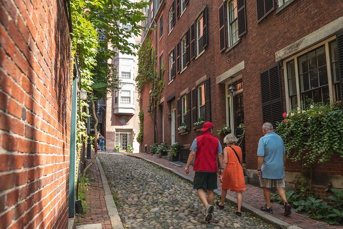 Boston History and Freedom Trail Private Walking Tour - Granary Burying Ground and Boston’s famous graves