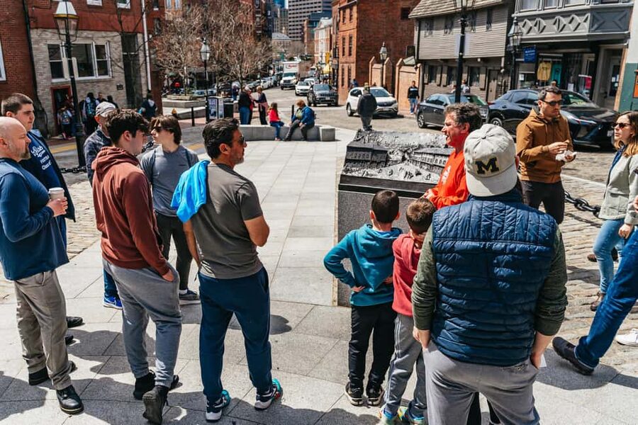 Boston: North End Pizza Walking Tour with 3 Slices & Cannoli - Freedom Trail history between bites