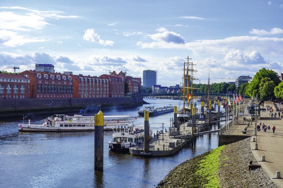 Bremen: City Center Guided Walking Tour - Starting beside the Glockenspiel House
