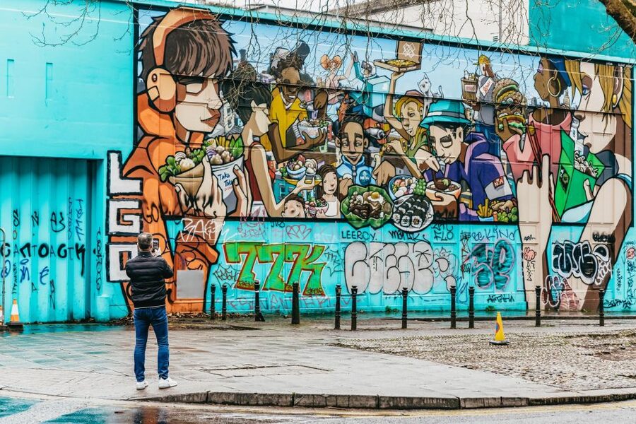 Bristol: Blackbeard to Banksy Guided Walking Tour - Llandoger Trow and Bristol’s maritime stories