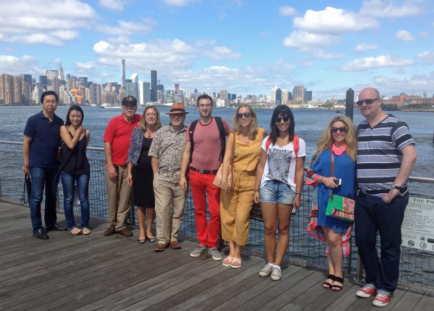 Brooklyn: 2-Hour Best of Brooklyn Walking Tour -Williamsburg - The Manhattan skyline view