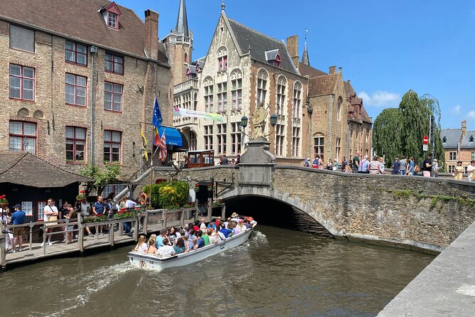 Bruges by a Local: Exciting Stories, Mysteries, People and Choco - Bridges with names and stories