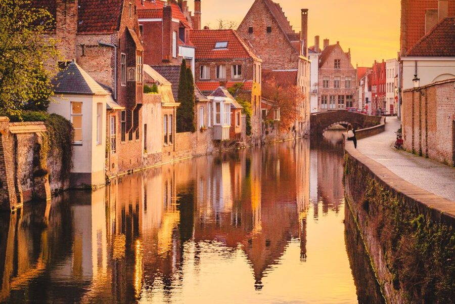 Bruges: Guided Walking Tour - Finishing at Market Square and the Belfort