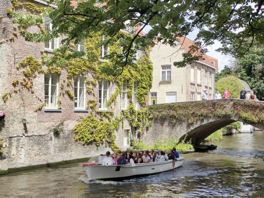 Bruges: Small Group Boat Cruise and Guided Walking Tour - Key points at a glance