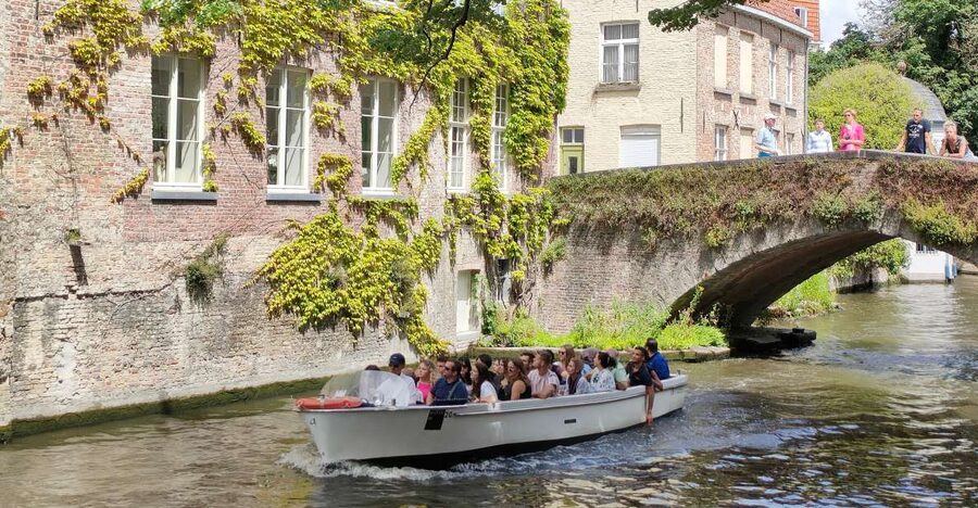 Bruges: Small Group Boat Cruise and Guided Walking Tour - Why this is a smart first look at Bruges