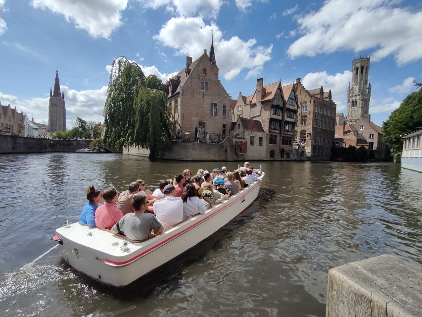 Bruges: Small Group Boat Cruise and Guided Walking Tour - Meeting at the Markt and entering medieval Bruges