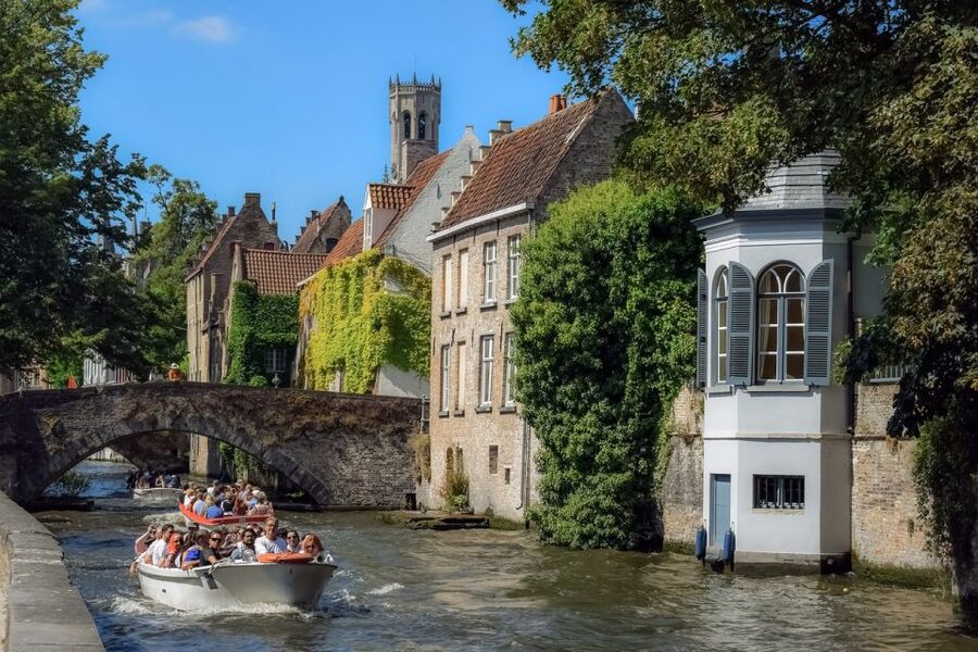 Bruges: Walking Tour, Canal Boat Trip w/Beer Tasting Option - Key points at a glance