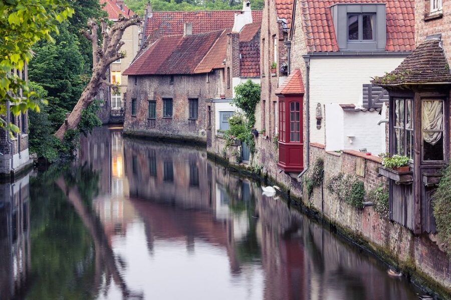 Bruges: Walking Tour, Canal Boat Trip w/Beer Tasting Option - The four-beer tasting: what you actually get