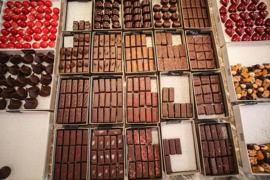 Brussels: Chocolate Appreciation and Tasting Walking Tour - Onward to Saint Catherine’s and Quai aux Briques