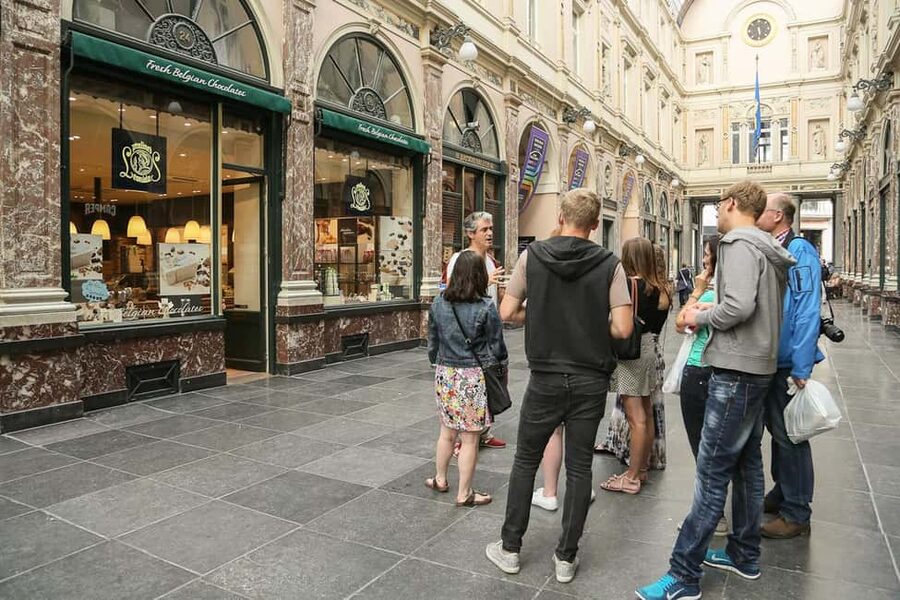 Brussels: Chocolate Appreciation and Tasting Walking Tour - Five shops, eight tastings, and a useful lesson in comparison