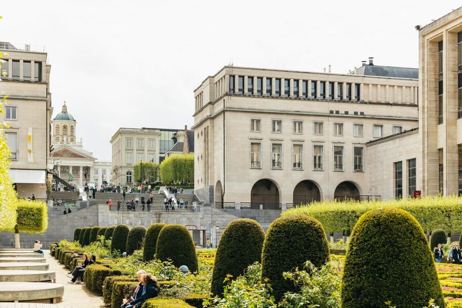 Brussels: City Highlights Walking and Tasting Tour - Royal Saint-Hubert Galleries and an early taste of Brussels