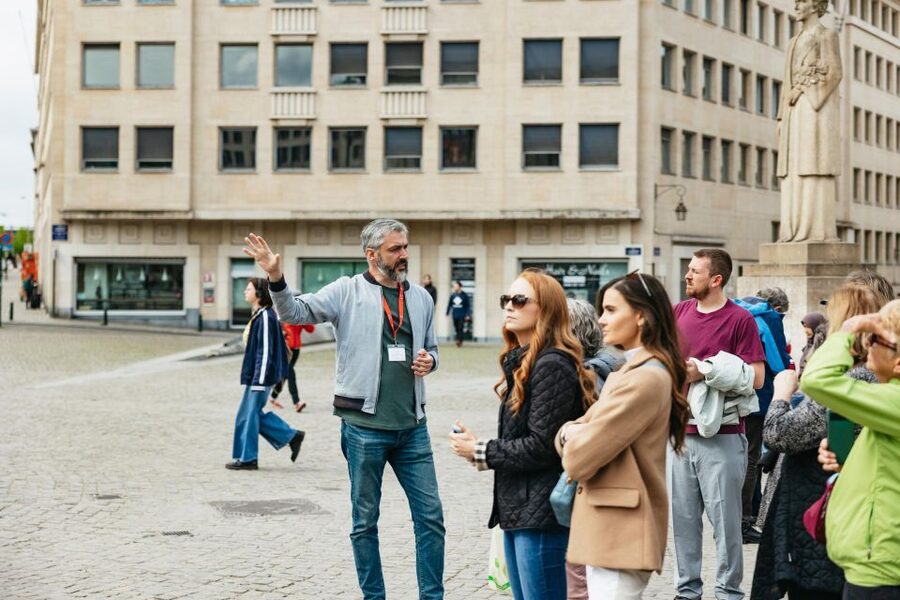 Brussels: City Highlights Walking and Tasting Tour - Manneken Pis and the value of a good story