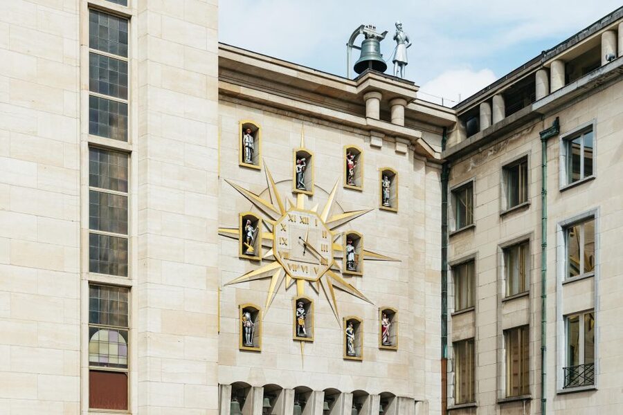 Brussels: City Highlights Walking and Tasting Tour - The guides are the strongest part