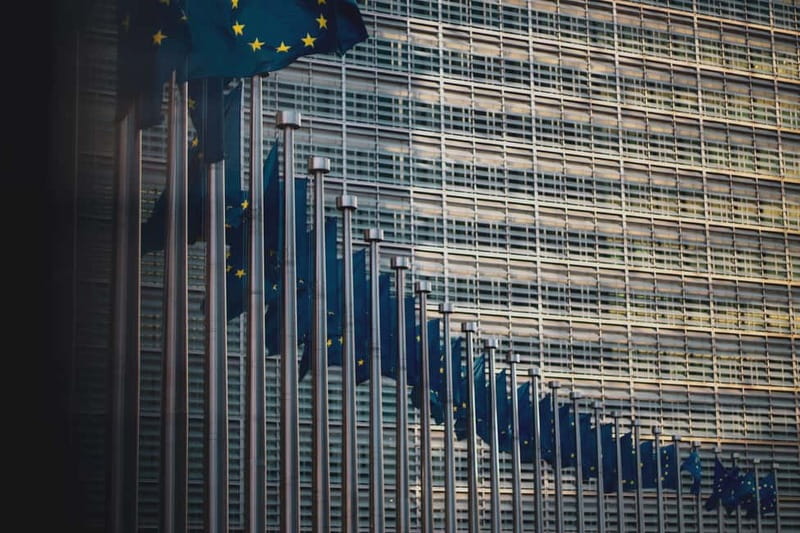 Brussels Highlights: Walking & Bus Tour with Waffle Tasting - Manneken Pis and the small statue with a big reputation