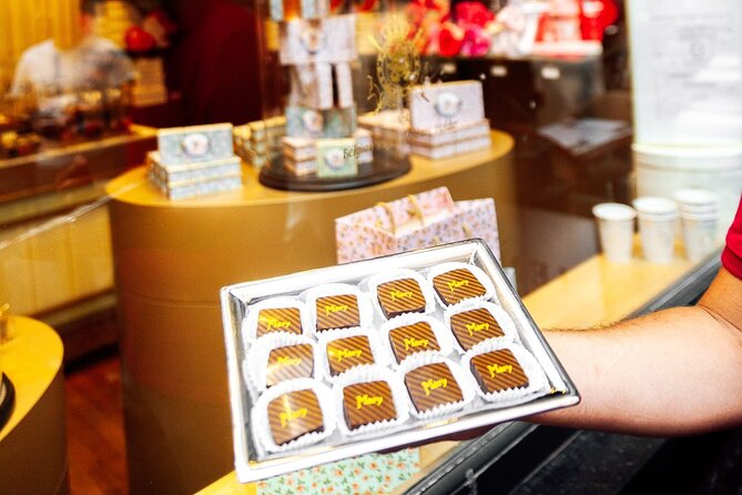 Brussels: Historical Walking Tour with Chocolate & Waffle Tasting - Why this Brussels walk works well as a first activity